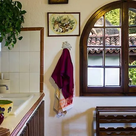 Vila Sleeps 6 With Air Con