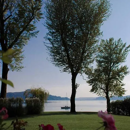 Vila Sleeps 6 With Air Con Stresa